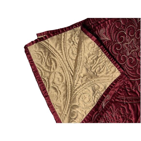 Beautiful Satin Matelasse Reversible Quilt Blanket Bedding Red Tan 70x88 Cover - Picture 6 of 6